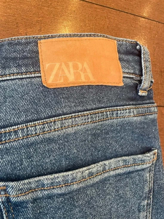 Zara Women's Straight Leg Jeans in Medium Blue Denim - Picture 7 of 9